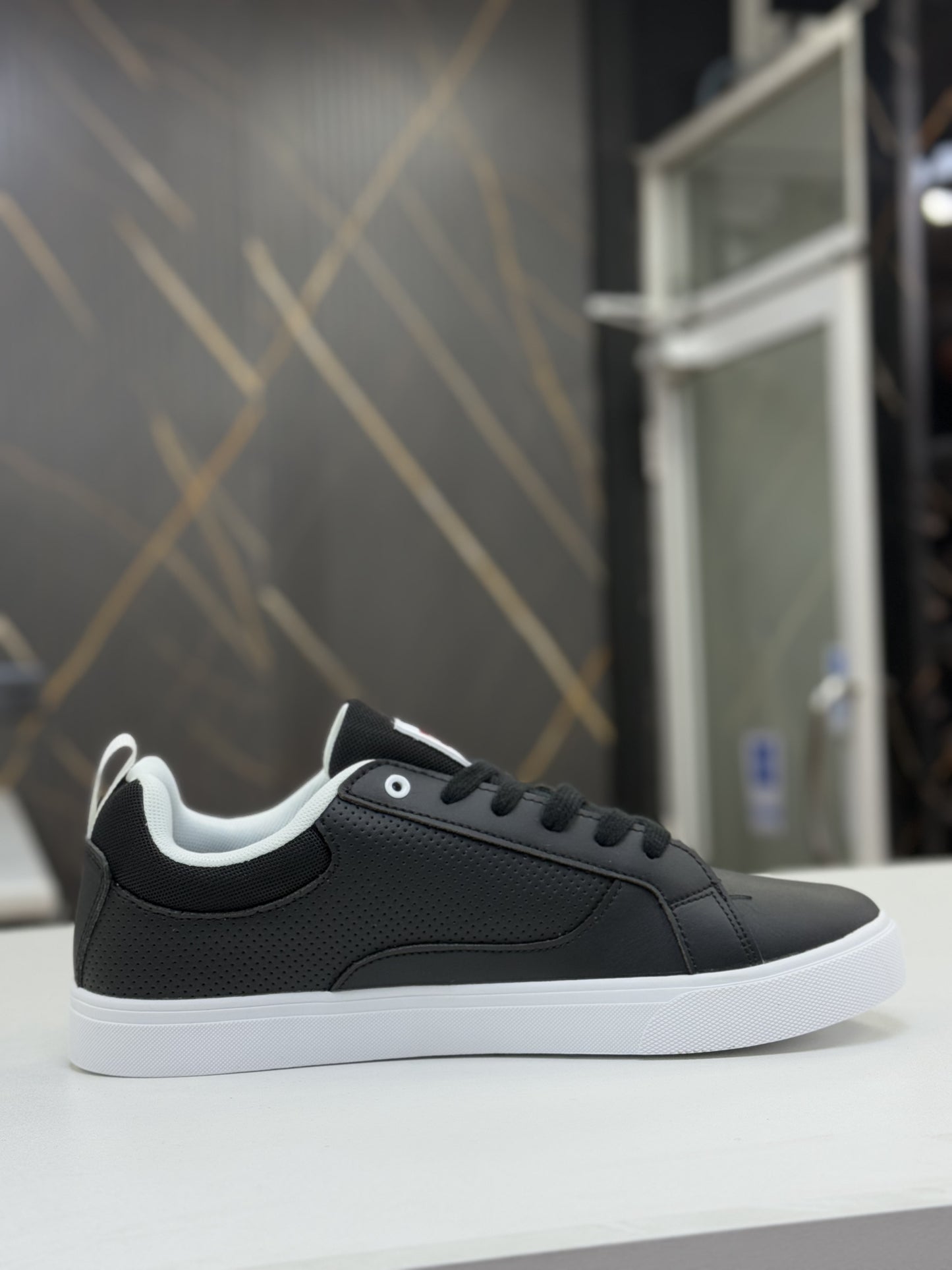 Levi's Full Black Sneaker