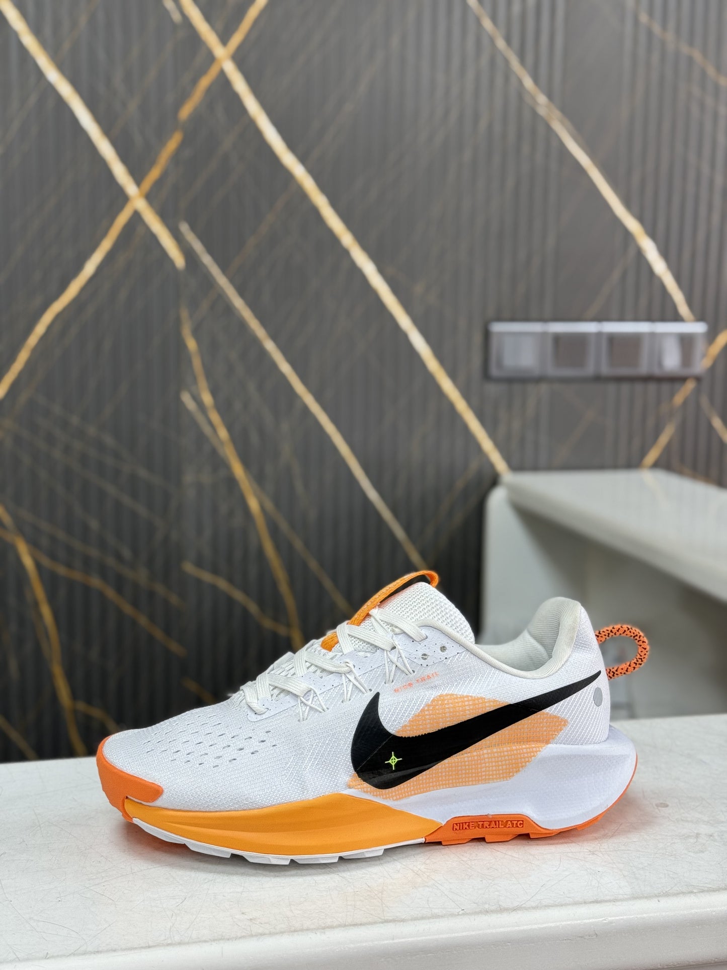 Nike Trail White Orange Mix